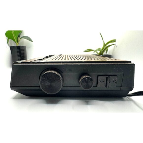 Vintage General Electric AM/FM Woodgrain Alarm Clock Radio 7-4624B - Picture 13 of 14